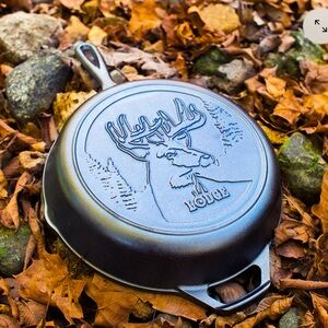 LODGE Wildlife Series 10.25 Inch Cast Iron Deer Skillet NEW!